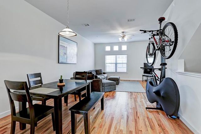 648 Westcross Street 303, Houston, TX 77018