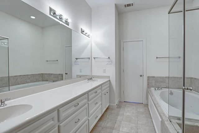 648 Westcross Street 303, Houston, TX 77018
