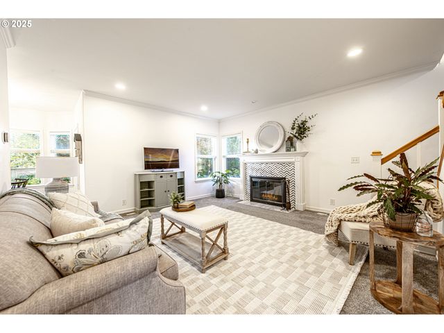 1854 CAMBRIDGE OAKS Dr, Eugene, OR 97401