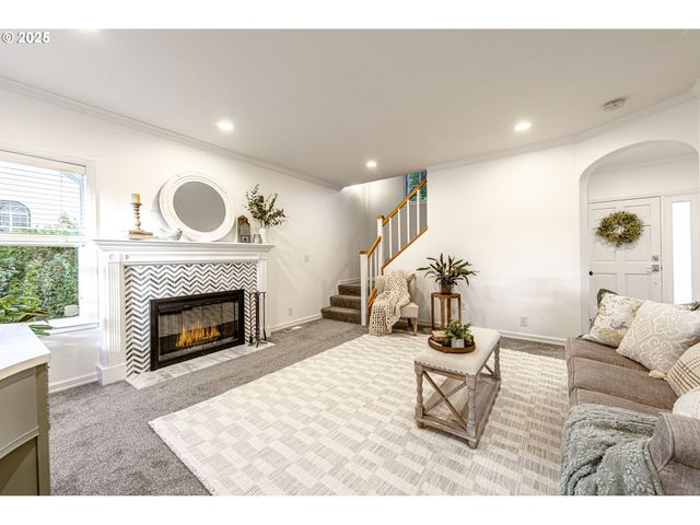 1854 CAMBRIDGE OAKS Dr, Eugene, OR 97401