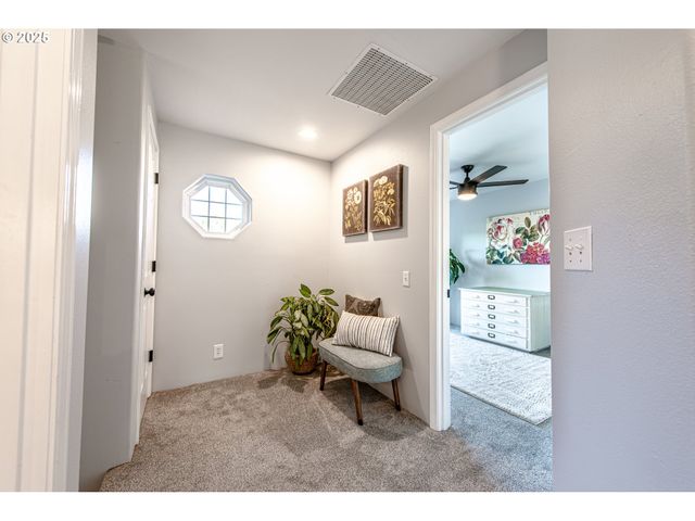 1854 CAMBRIDGE OAKS Dr, Eugene, OR 97401