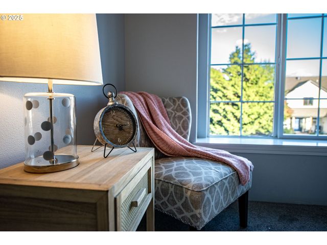 1854 CAMBRIDGE OAKS Dr, Eugene, OR 97401