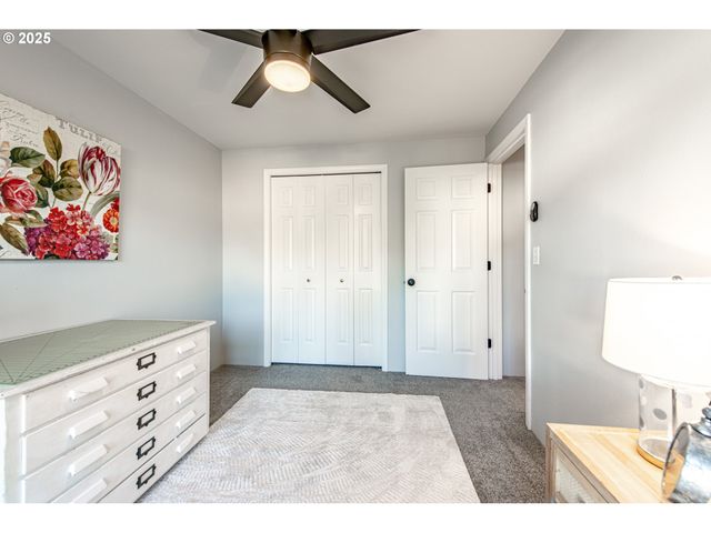 1854 CAMBRIDGE OAKS Dr, Eugene, OR 97401