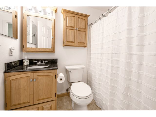 1854 CAMBRIDGE OAKS Dr, Eugene, OR 97401