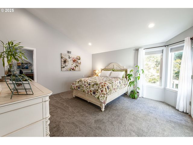 1854 CAMBRIDGE OAKS Dr, Eugene, OR 97401