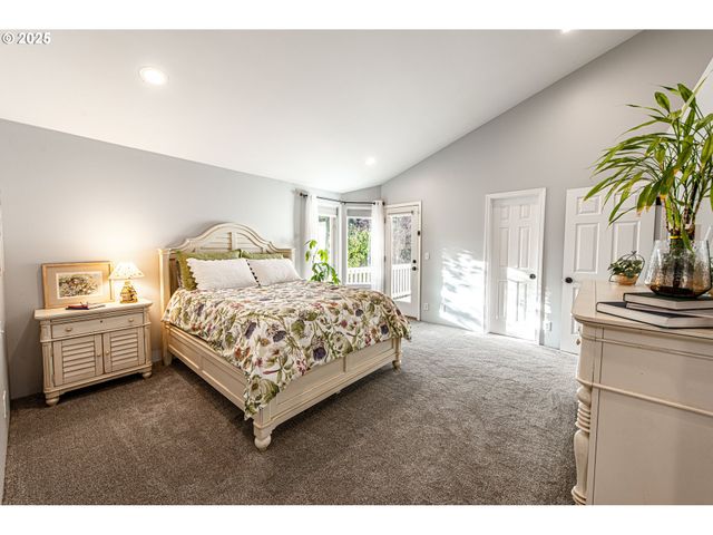 1854 CAMBRIDGE OAKS Dr, Eugene, OR 97401