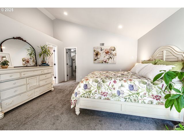 1854 CAMBRIDGE OAKS Dr, Eugene, OR 97401