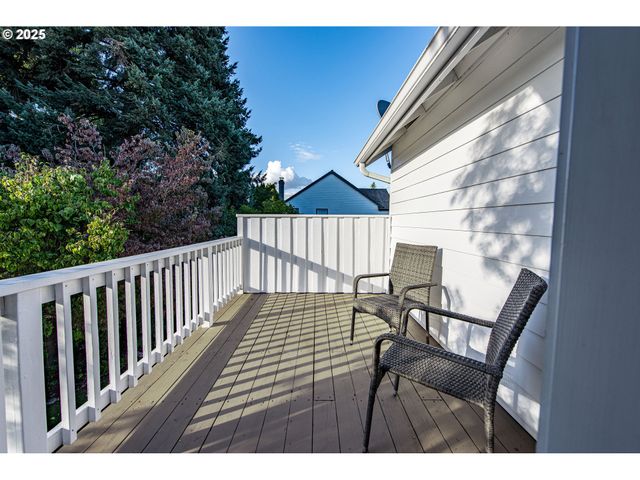 1854 CAMBRIDGE OAKS Dr, Eugene, OR 97401