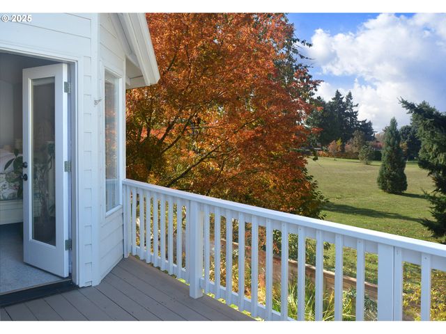 1854 CAMBRIDGE OAKS Dr, Eugene, OR 97401