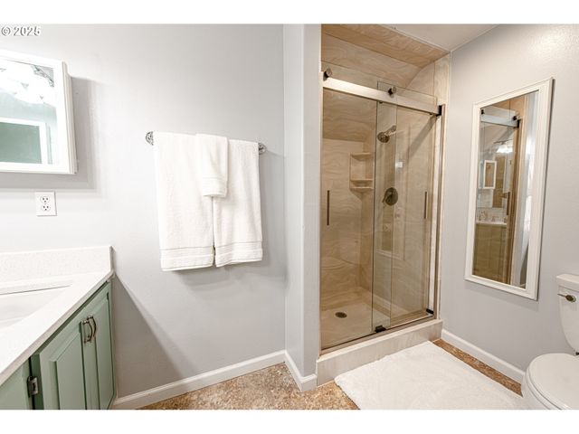 1854 CAMBRIDGE OAKS Dr, Eugene, OR 97401