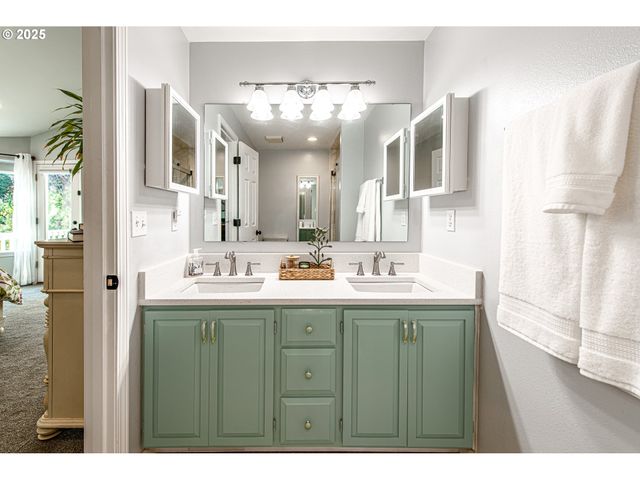 1854 CAMBRIDGE OAKS Dr, Eugene, OR 97401