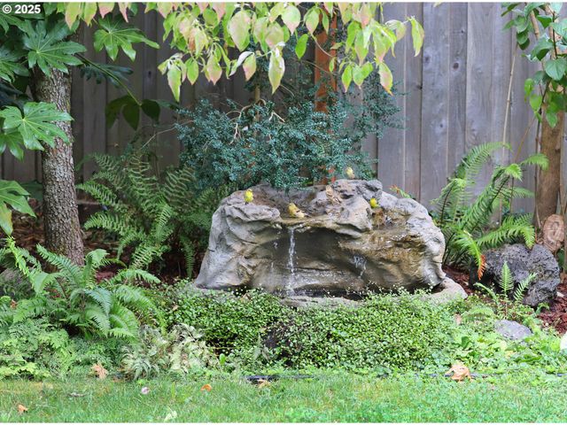 1854 CAMBRIDGE OAKS Dr, Eugene, OR 97401