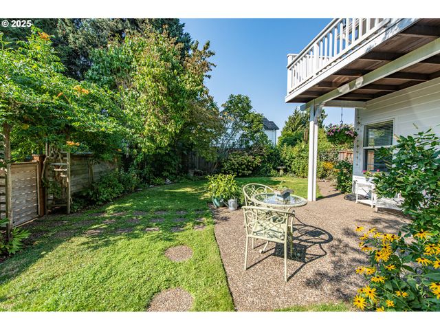 1854 CAMBRIDGE OAKS Dr, Eugene, OR 97401