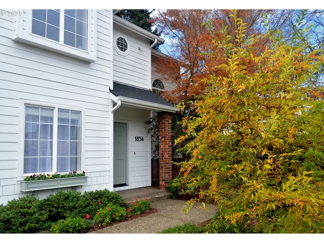 1854 CAMBRIDGE OAKS Dr, Eugene, OR 97401