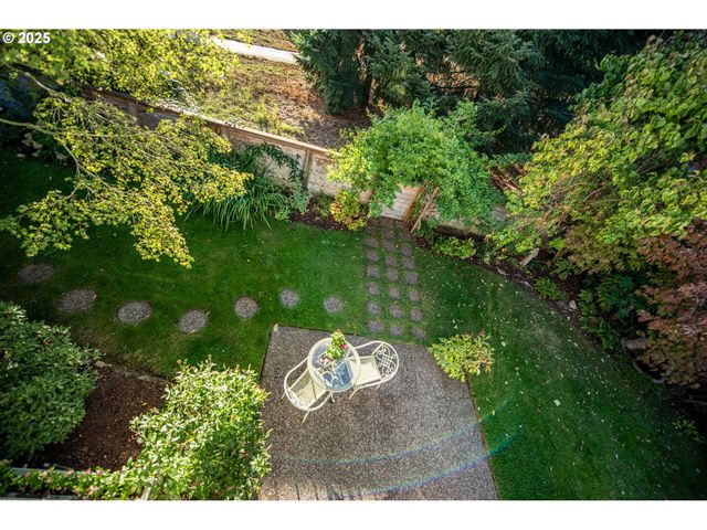 1854 CAMBRIDGE OAKS Dr, Eugene, OR 97401