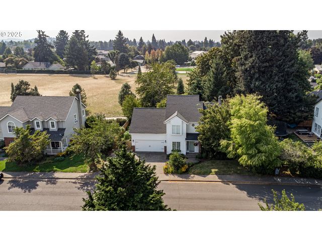 1854 CAMBRIDGE OAKS Dr, Eugene, OR 97401