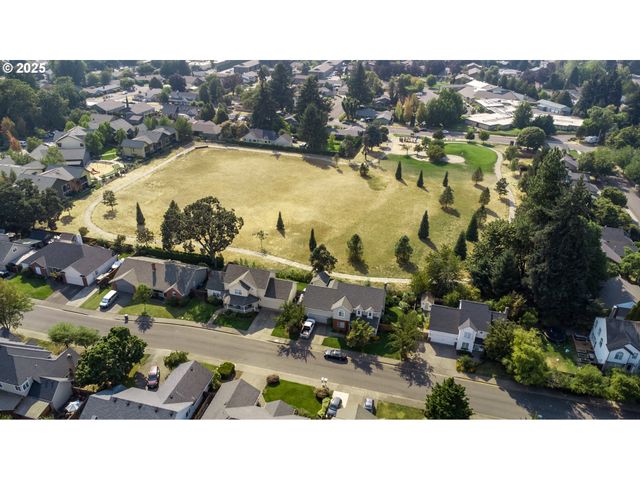 1854 CAMBRIDGE OAKS Dr, Eugene, OR 97401