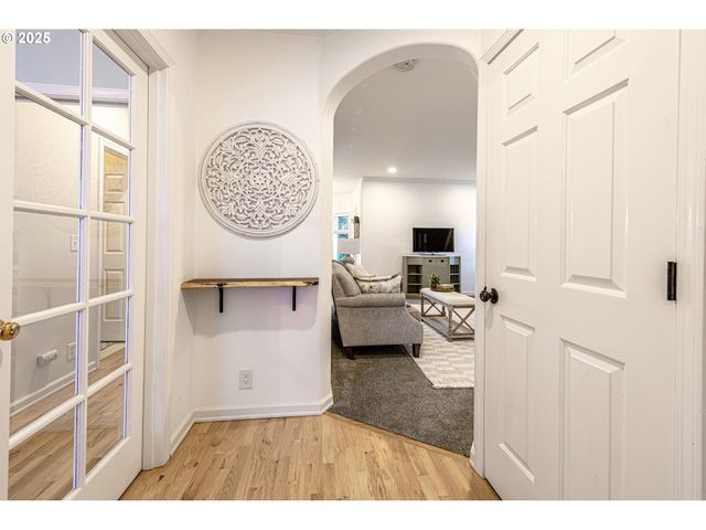 1854 CAMBRIDGE OAKS Dr, Eugene, OR 97401