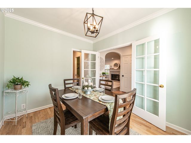 1854 CAMBRIDGE OAKS Dr, Eugene, OR 97401