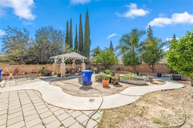 7740 Sewell, Fontana, CA 92336