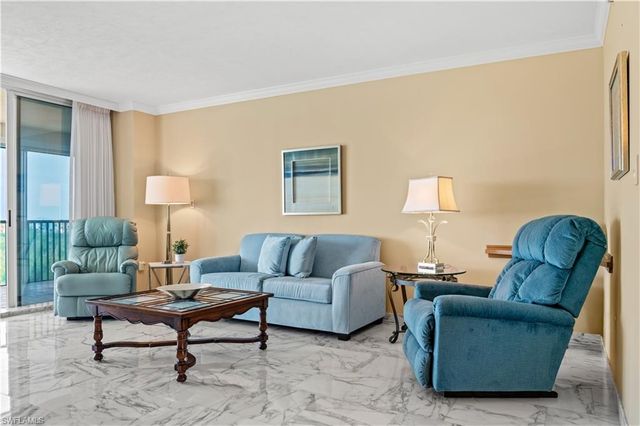 7515 Pelican Bay BLVD # 7B, Naples, FL 34108