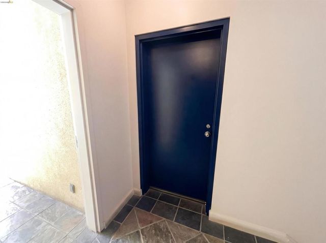 161 Gilbert St 16, San Francisco, CA 94103