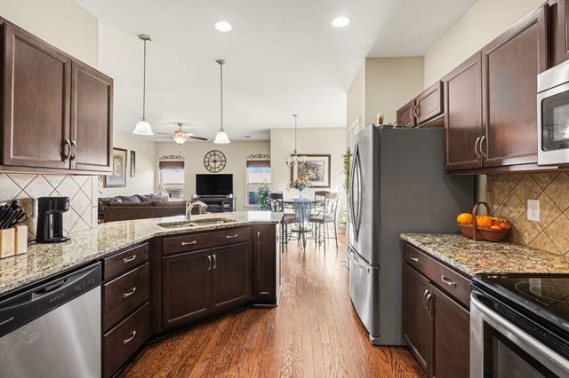 334 Lola Ln, Cottontown, TN 37048