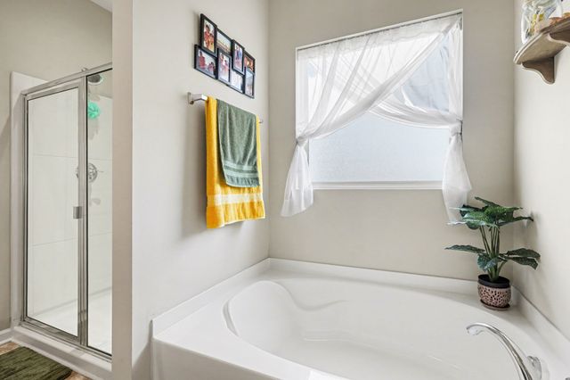 334 Lola Ln, Cottontown, TN 37048