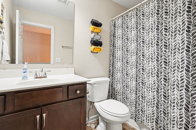 334 Lola Ln, Cottontown, TN 37048