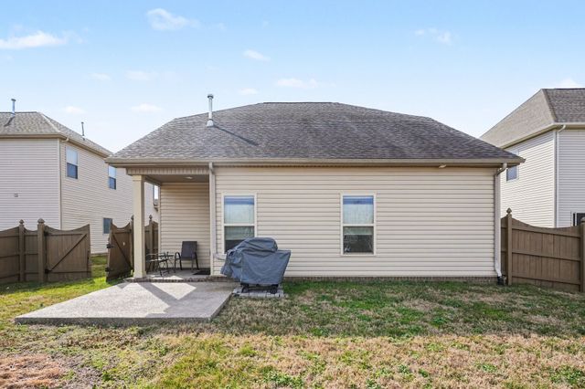 334 Lola Ln, Cottontown, TN 37048