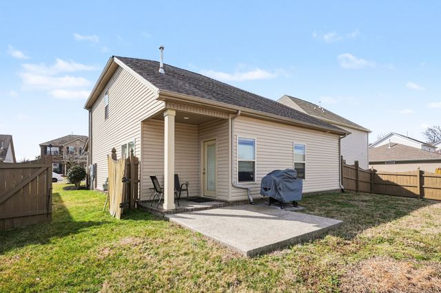 334 Lola Ln, Cottontown, TN 37048