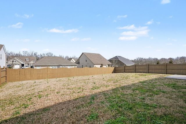 334 Lola Ln, Cottontown, TN 37048