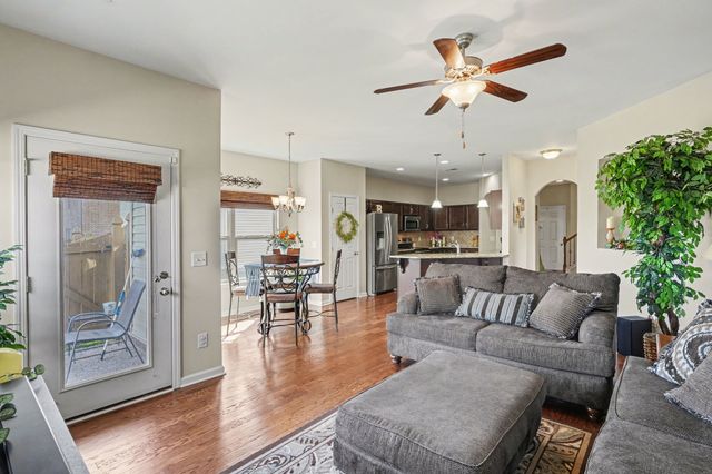 334 Lola Ln, Cottontown, TN 37048