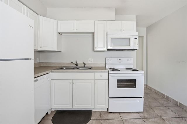 109 S LAUBER WAY B, Tampa, FL 33609