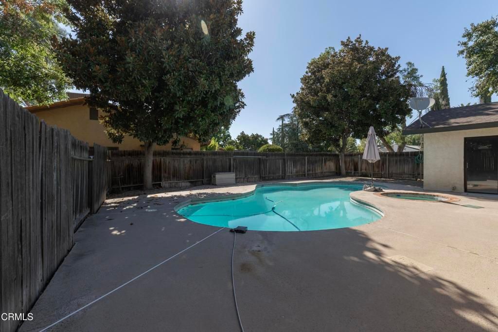 Image 37 of property listing at 2601 Barrington Street, Bakersfield, CA 93309