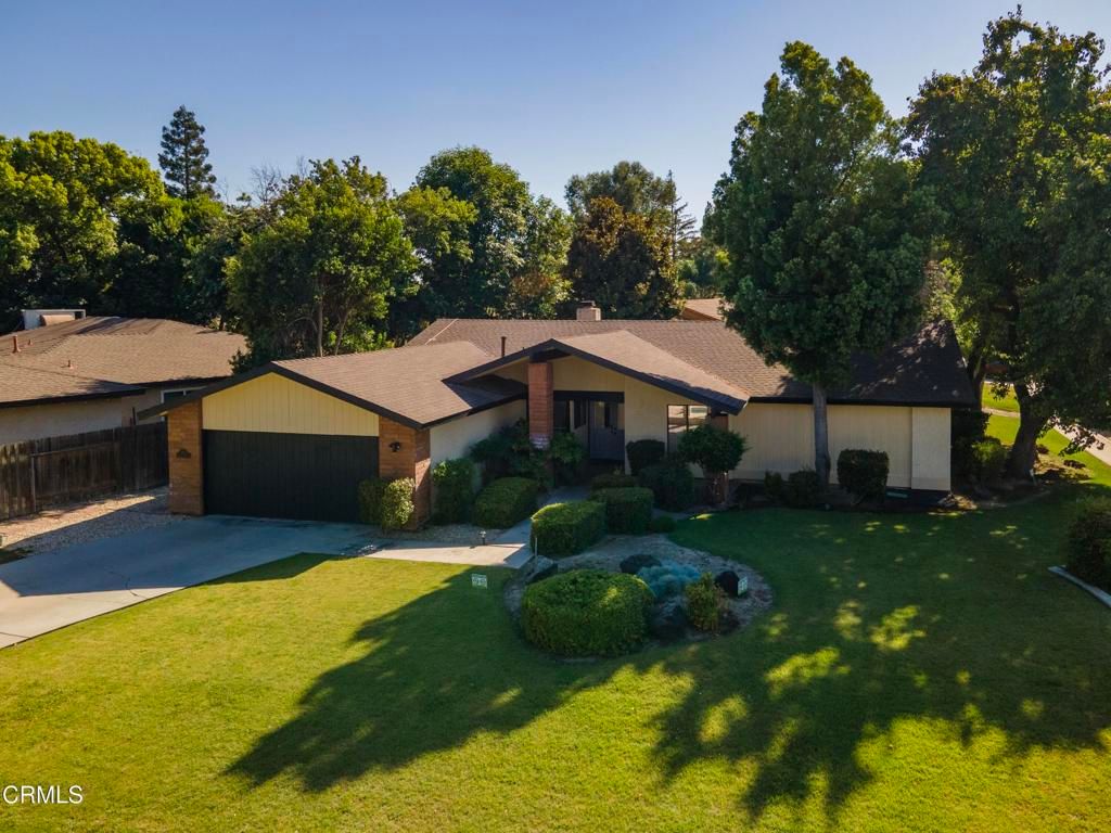 Image 43 of property listing at 2601 Barrington Street, Bakersfield, CA 93309