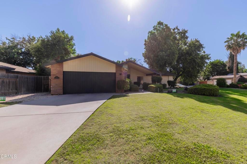 Image 6 of property listing at 2601 Barrington Street, Bakersfield, CA 93309