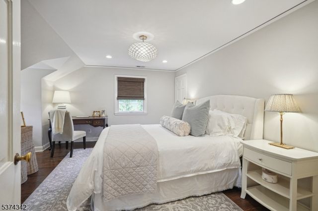 11 Hickory Rd, Summit City, NJ 07901