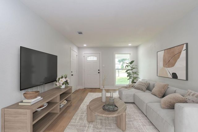 218 Evans Street, Angleton, TX 77515