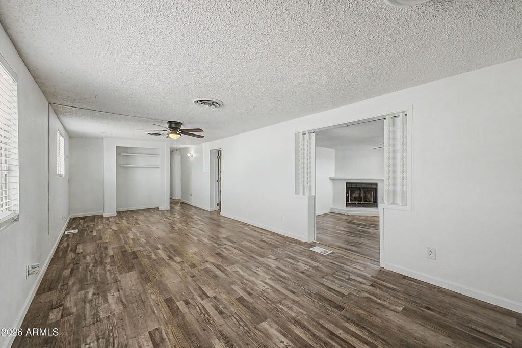 Image 4 of property listing at 5438 E ALDER Avenue, Mesa, AZ 85206