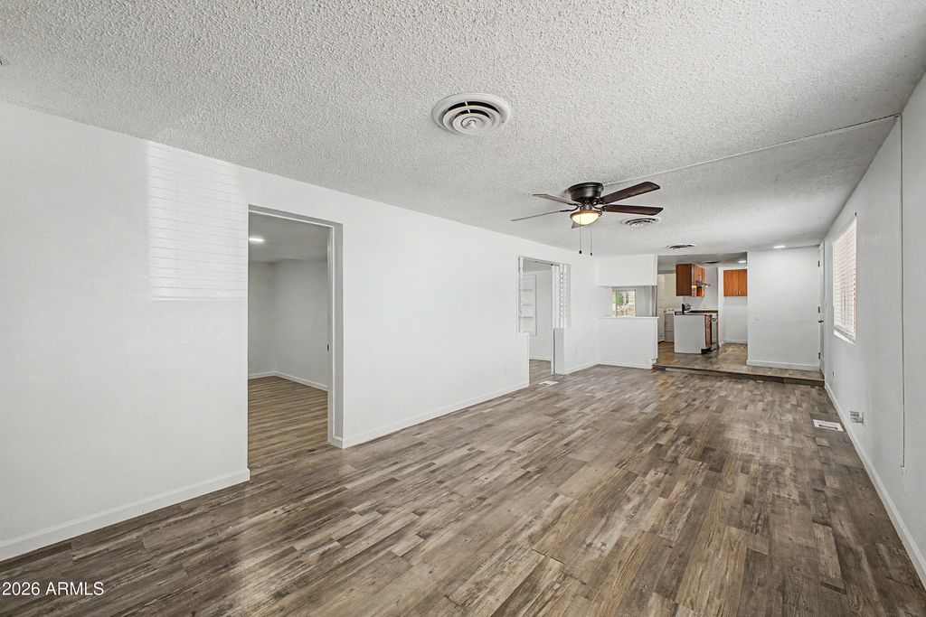 Image 5 of property listing at 5438 E ALDER Avenue, Mesa, AZ 85206