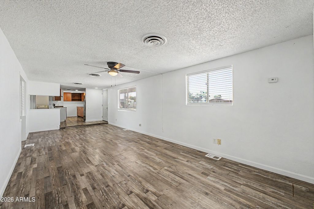 Image 6 of property listing at 5438 E ALDER Avenue, Mesa, AZ 85206