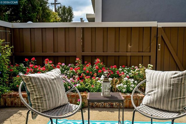 1218 Hookston Rd, Concord, CA 94518