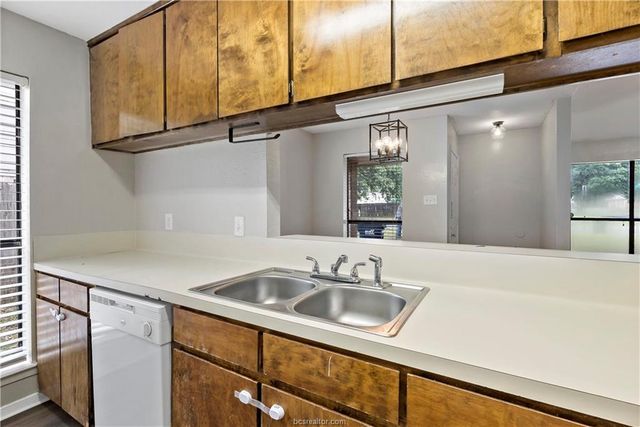 616 Cross Timbers Drive, College Station, TX 77840