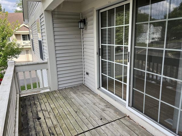 1214 Ballantrae Place E, Mundelein, IL 60060