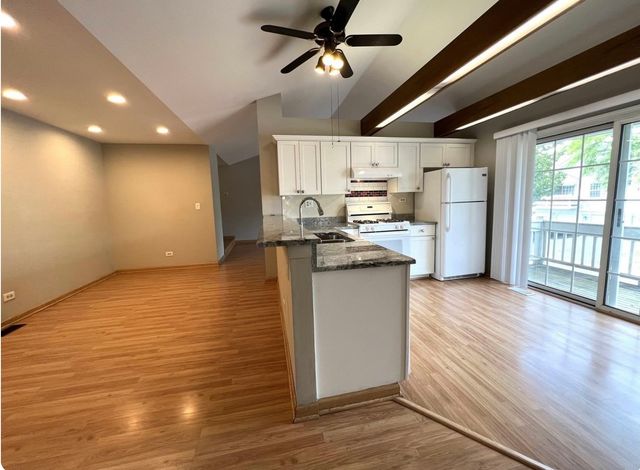1214 Ballantrae Place E, Mundelein, IL 60060