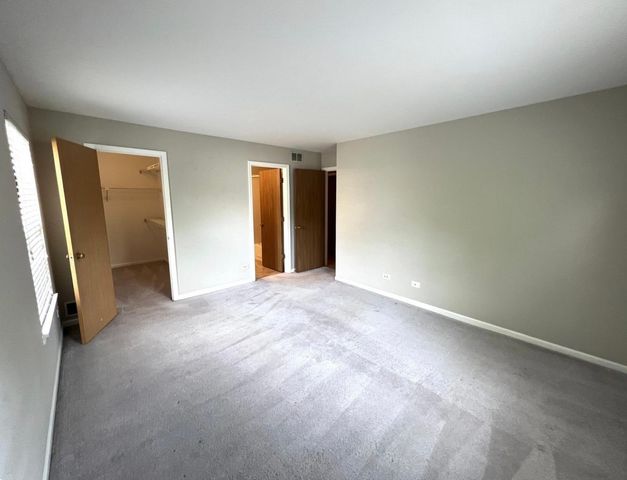 1214 Ballantrae Place E, Mundelein, IL 60060