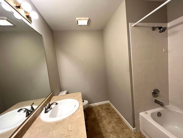 1214 Ballantrae Place E, Mundelein, IL 60060