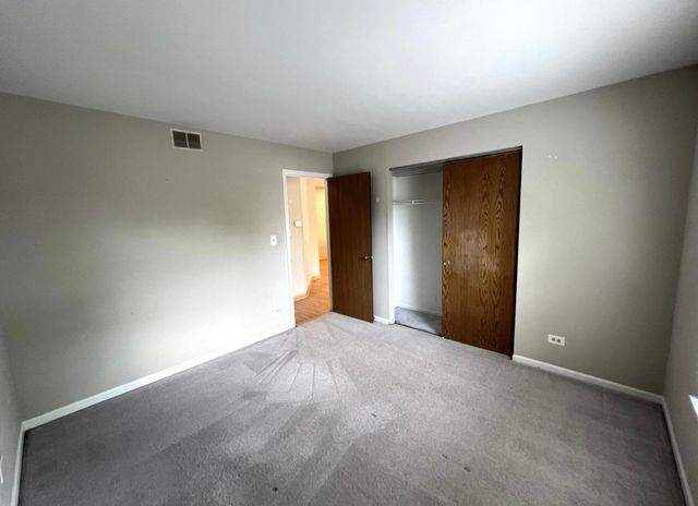 1214 Ballantrae Place E, Mundelein, IL 60060