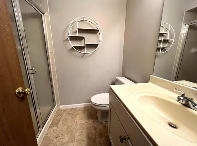 1214 Ballantrae Place E, Mundelein, IL 60060